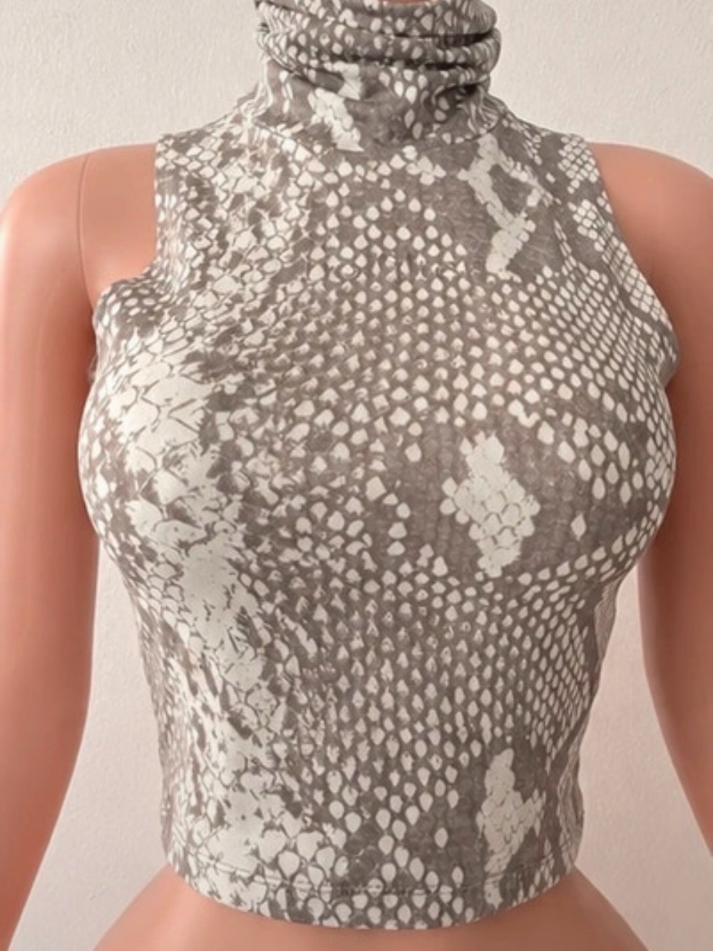 Forever 21 Gray and White Snake-Print Sleeveless Turtleneck Crop Tank